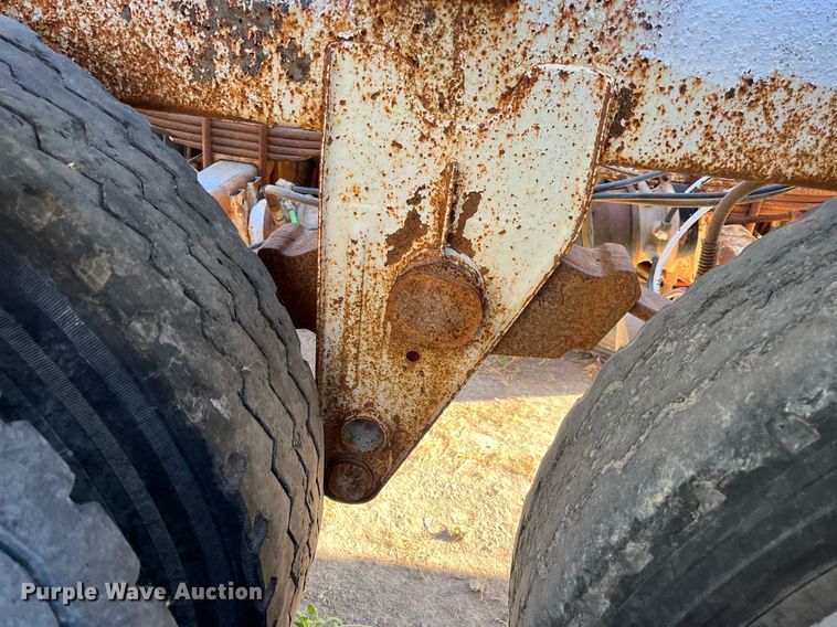 image for item DN7671 1976 Freuhauf  pneumatic dry bulk trailer