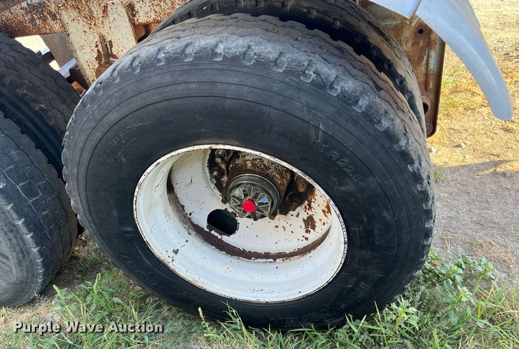 image for item DN7671 1976 Freuhauf  pneumatic dry bulk trailer