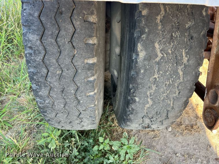 image for item DN7671 1976 Freuhauf  pneumatic dry bulk trailer