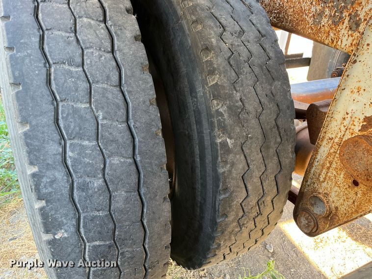 image for item DN7671 1976 Freuhauf  pneumatic dry bulk trailer