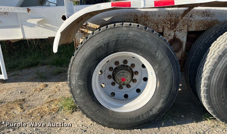 image for item DN7671 1976 Freuhauf  pneumatic dry bulk trailer