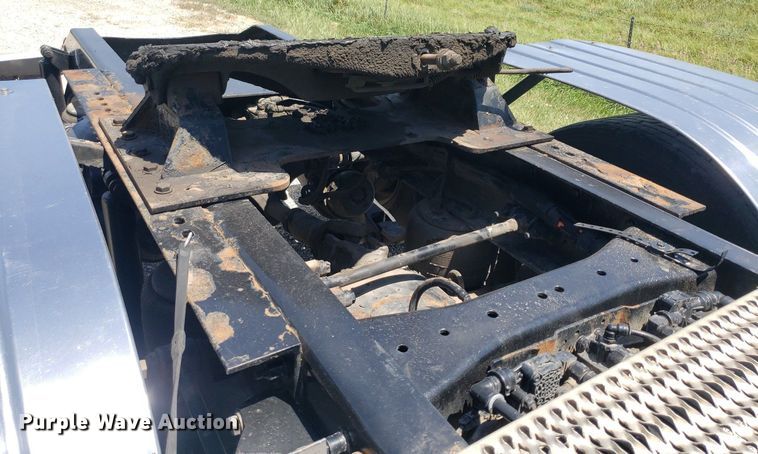 image for item DO2971 2016 Peterbilt 579  semi truck