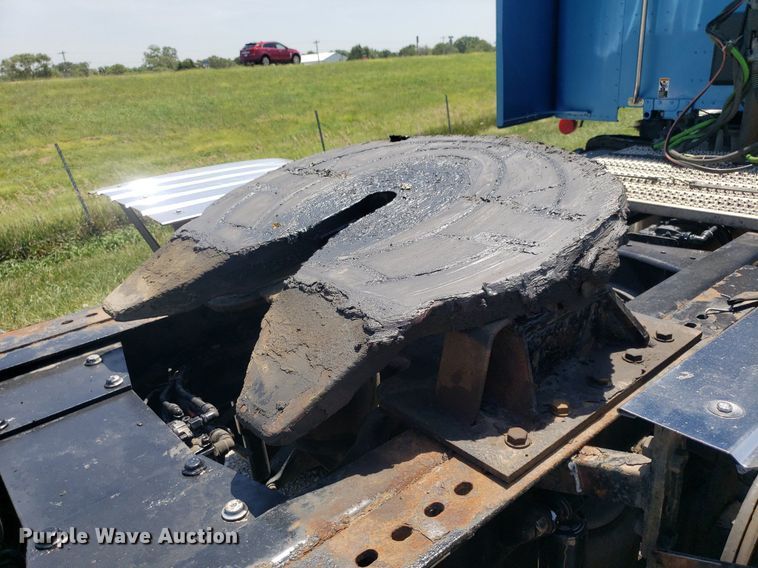 image for item DO2971 2016 Peterbilt 579  semi truck