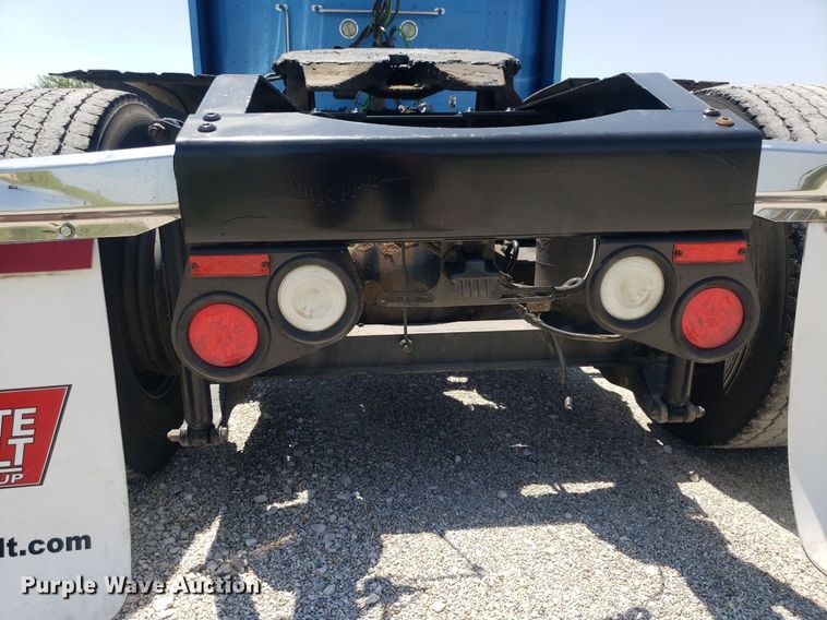 image for item DO2971 2016 Peterbilt 579  semi truck