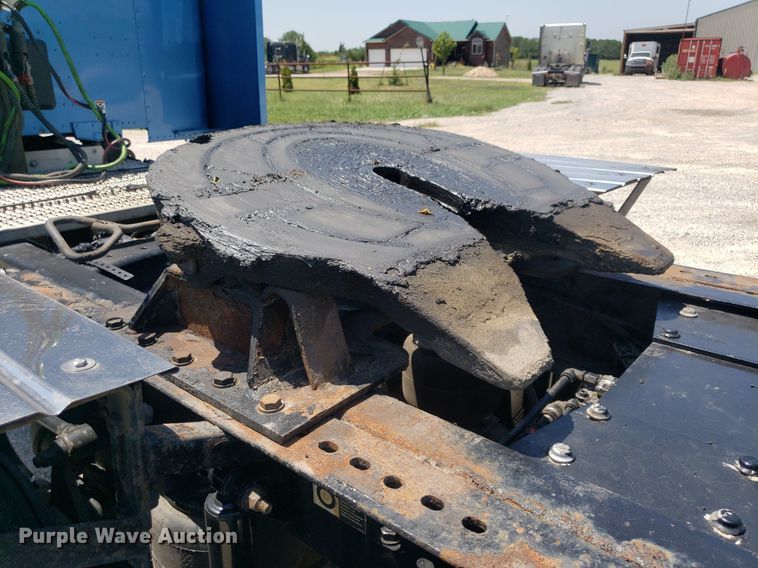 image for item DO2971 2016 Peterbilt 579  semi truck