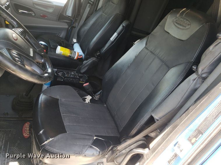 image for item DO2971 2016 Peterbilt 579  semi truck