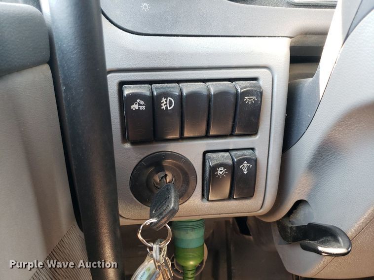 image for item DO2971 2016 Peterbilt 579  semi truck