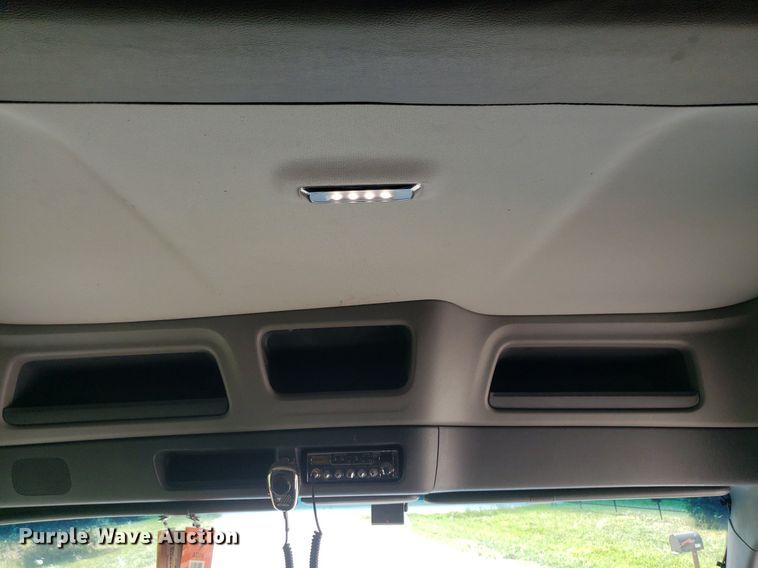 image for item DO2971 2016 Peterbilt 579  semi truck