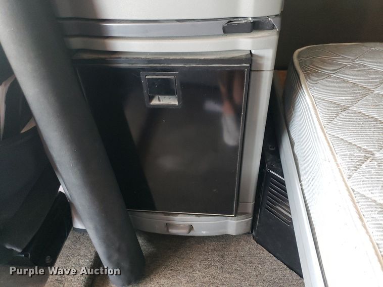 image for item DO2971 2016 Peterbilt 579  semi truck