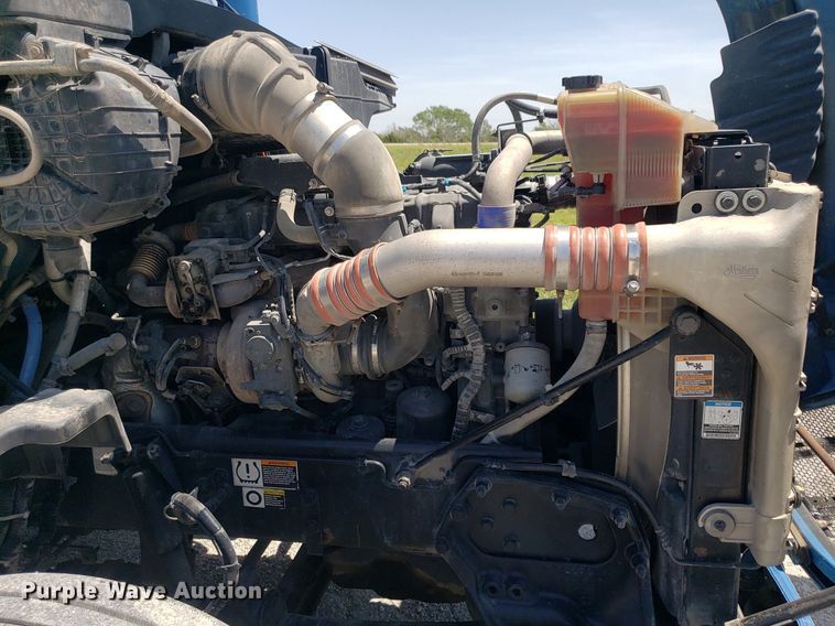 image for item DO2971 2016 Peterbilt 579  semi truck