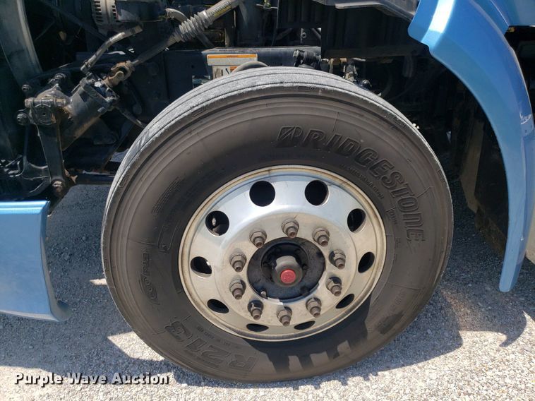 image for item DO2971 2016 Peterbilt 579  semi truck