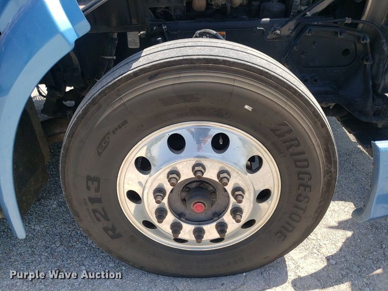 image for item DO2971 2016 Peterbilt 579  semi truck