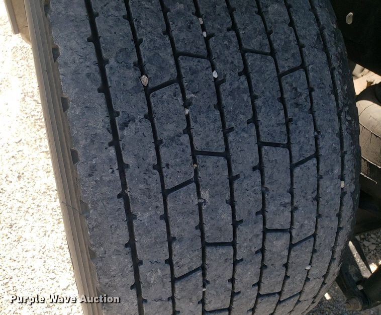 image for item DO2971 2016 Peterbilt 579  semi truck