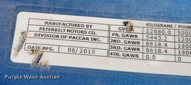 image for item DO2971 2016 Peterbilt 579  semi truck