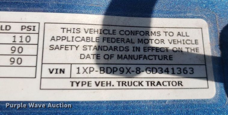 image for item DO2971 2016 Peterbilt 579  semi truck