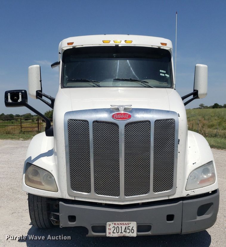 image for item DO2972 2016 Peterbuilt 579  semi truck