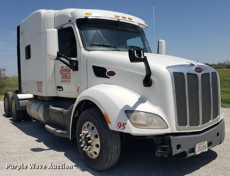 image for item DO2972 2016 Peterbuilt 579  semi truck