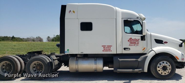 image for item DO2972 2016 Peterbuilt 579  semi truck