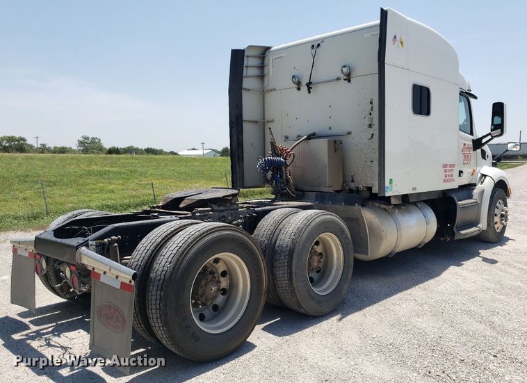 image for item DO2972 2016 Peterbuilt 579  semi truck