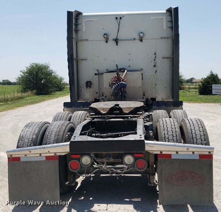image for item DO2972 2016 Peterbuilt 579  semi truck