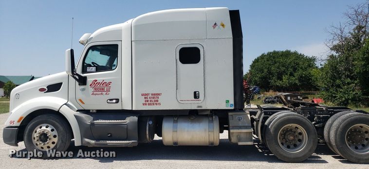 image for item DO2972 2016 Peterbuilt 579  semi truck