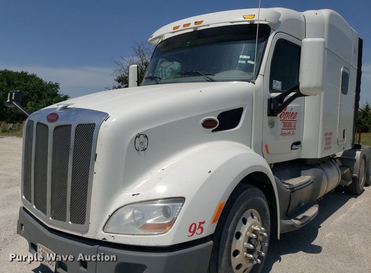 image for item DO2972 2016 Peterbuilt 579  semi truck