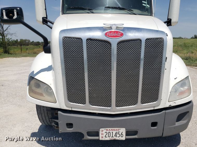 image for item DO2972 2016 Peterbuilt 579  semi truck