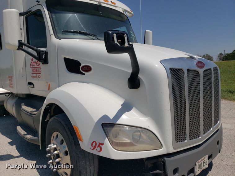 image for item DO2972 2016 Peterbuilt 579  semi truck