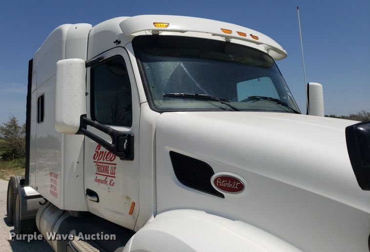 image for item DO2972 2016 Peterbuilt 579  semi truck