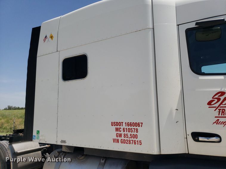 image for item DO2972 2016 Peterbuilt 579  semi truck