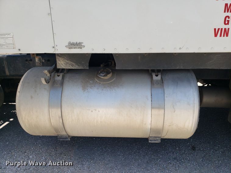 image for item DO2972 2016 Peterbuilt 579  semi truck