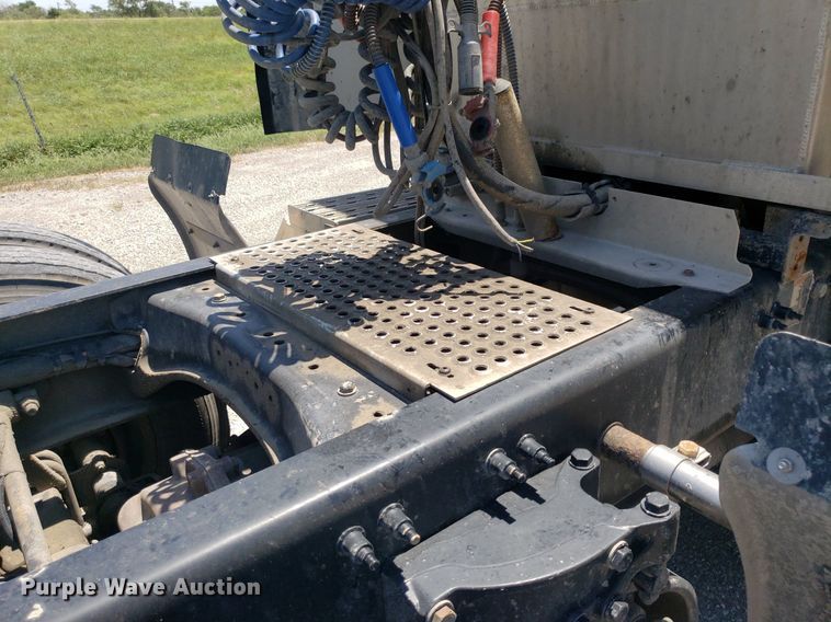 image for item DO2972 2016 Peterbuilt 579  semi truck