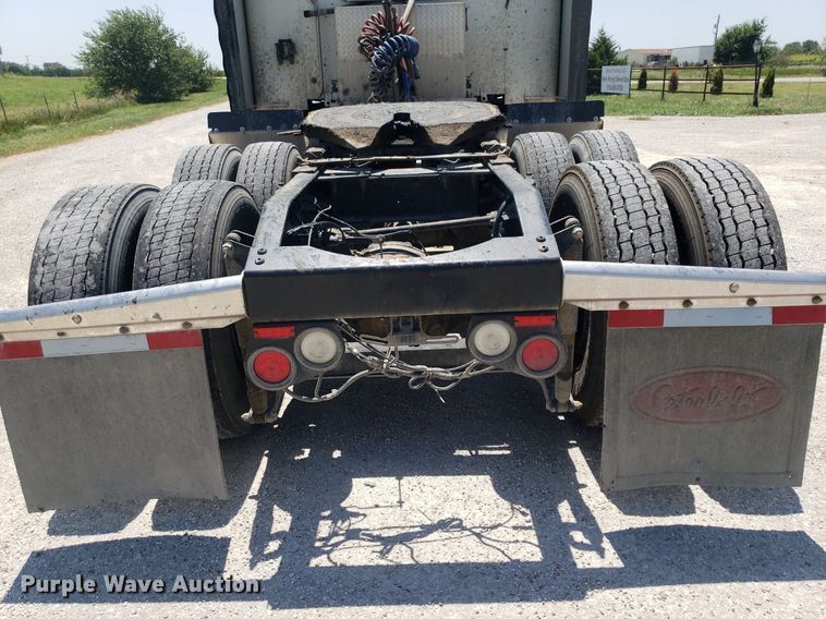 image for item DO2972 2016 Peterbuilt 579  semi truck
