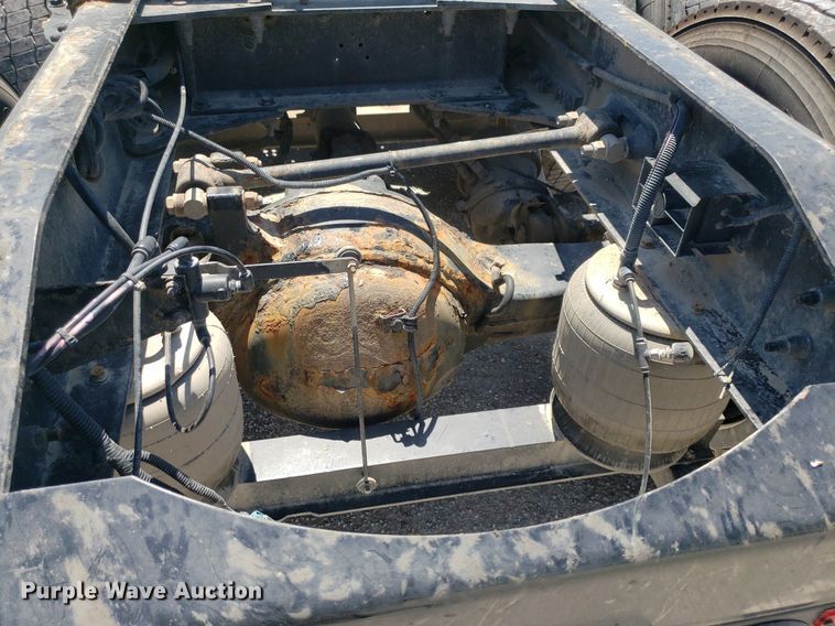 image for item DO2972 2016 Peterbuilt 579  semi truck