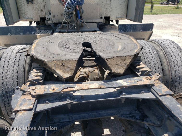 image for item DO2972 2016 Peterbuilt 579  semi truck