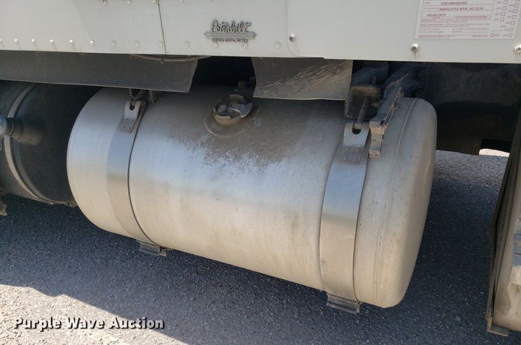 image for item DO2972 2016 Peterbuilt 579  semi truck