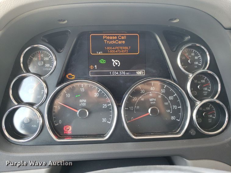 image for item DO2972 2016 Peterbuilt 579  semi truck