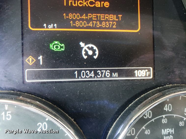 image for item DO2972 2016 Peterbuilt 579  semi truck