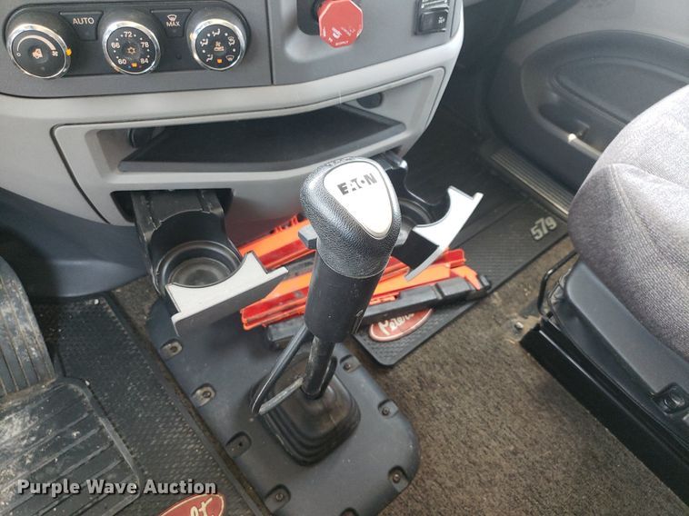 image for item DO2972 2016 Peterbuilt 579  semi truck