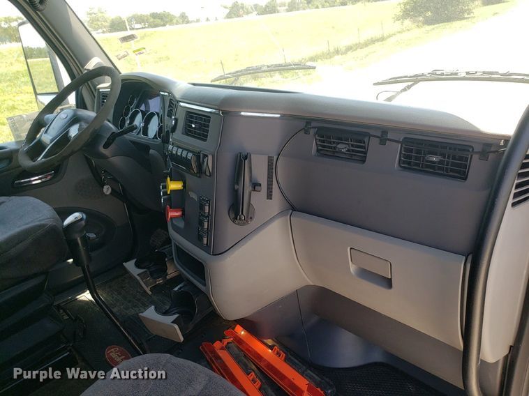 image for item DO2972 2016 Peterbuilt 579  semi truck