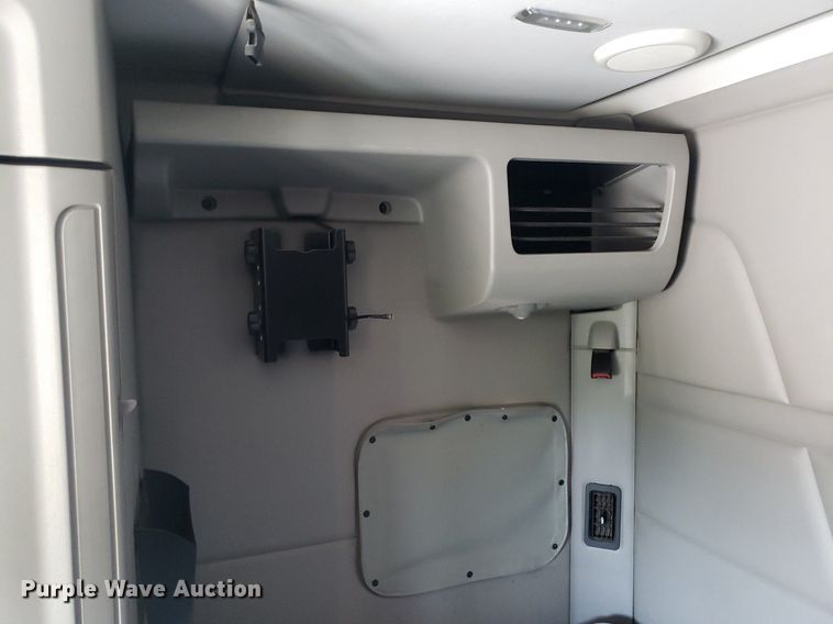 image for item DO2972 2016 Peterbuilt 579  semi truck