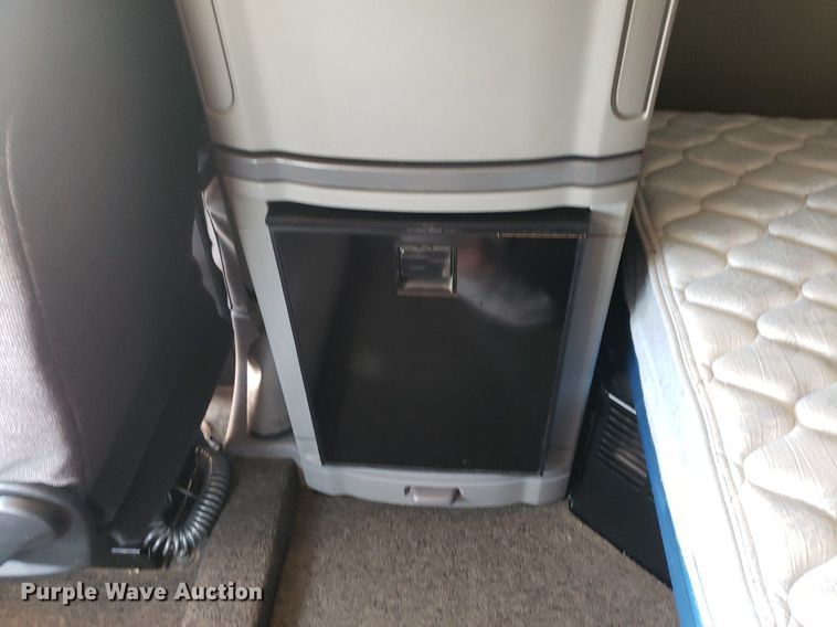 image for item DO2972 2016 Peterbuilt 579  semi truck