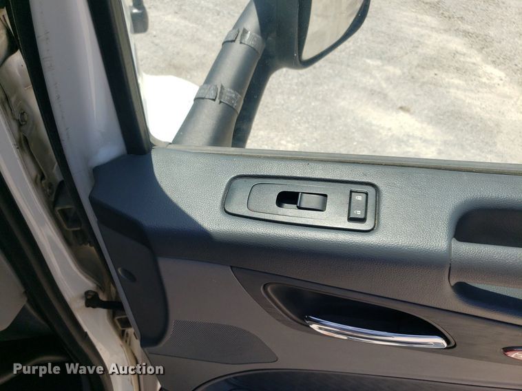 image for item DO2972 2016 Peterbuilt 579  semi truck