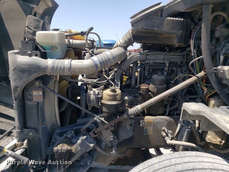 image for item DO2972 2016 Peterbuilt 579  semi truck