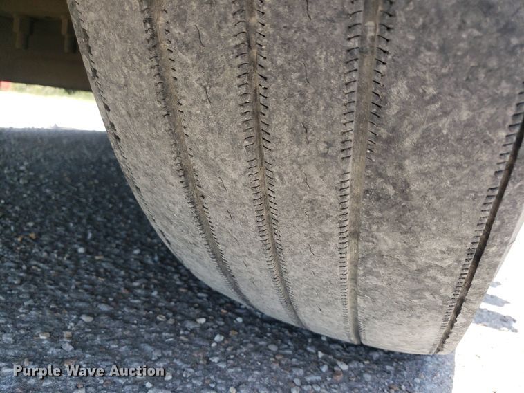 image for item DO2972 2016 Peterbuilt 579  semi truck