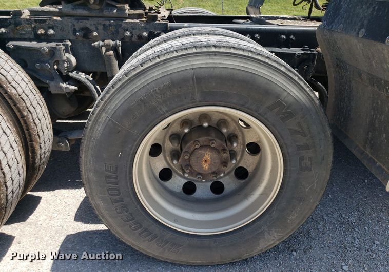 image for item DO2972 2016 Peterbuilt 579  semi truck