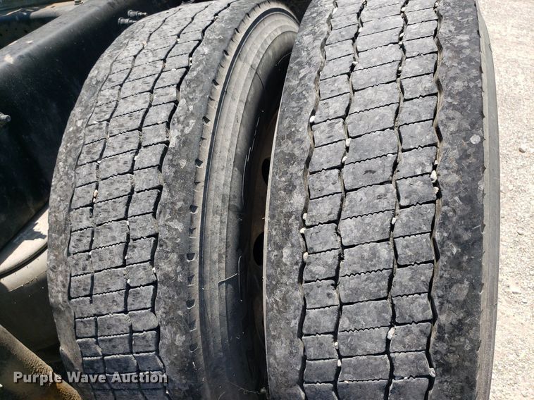 image for item DO2972 2016 Peterbuilt 579  semi truck