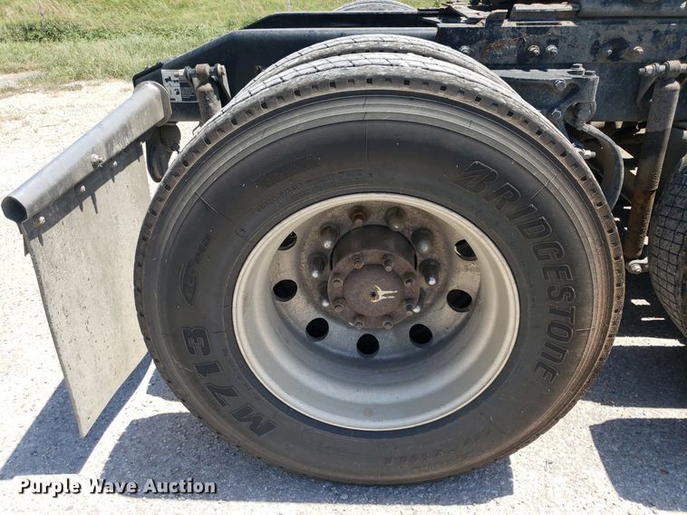 image for item DO2972 2016 Peterbuilt 579  semi truck