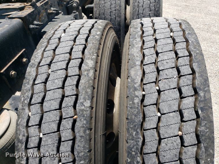 image for item DO2972 2016 Peterbuilt 579  semi truck