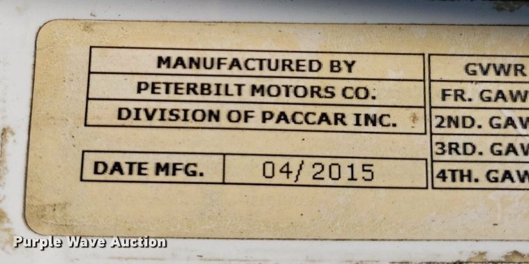 image for item DO2972 2016 Peterbuilt 579  semi truck